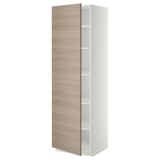 Une armoire METOD blanche et marron clair d’IKEA, dotée de portes à motif de noyer et d’une étagère réglable.