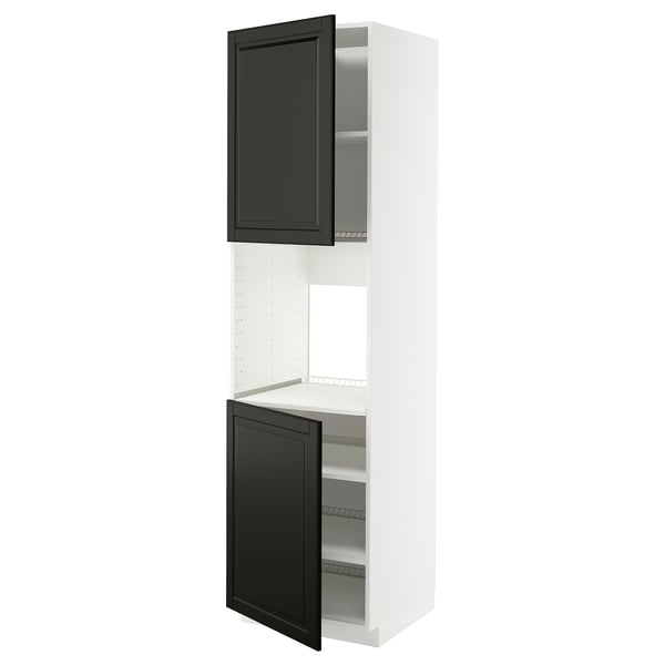 Armoire de cuisine ikea METOD blanche avec portes et étagères noires.