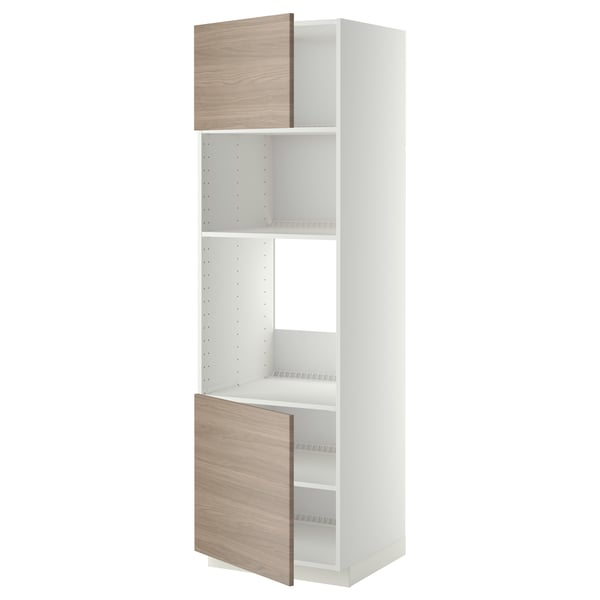 Un meuble de cuisine METOD blanc avec deux portes en bois et des étagères réglables. Il se dresse verticalement, avec un design moderne et minimaliste.
