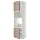 Une armoire de cuisine IKEA METOD avec des portes en brokhult à motifs de bois et plusieurs étagères blanches, adaptée au rangement des articles de cuisine.