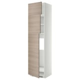 Une grande armoire de cuisine METOD blanche avec des portes effet bois, au design épuré et moderne.