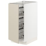 Armoire de cuisine METOD en beige avec paniers en fil métallique coulissants.