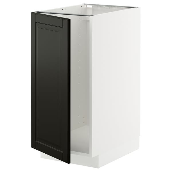 Un meuble de cuisine METOD blanc avec une porte bodbyn noire aux bords biseautés. Il a un design élégant et moderne avec un look épuré.