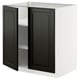Meuble de cuisine METOD avec portes biseautées noires, étagères réglables, base blanche, forme carrée.