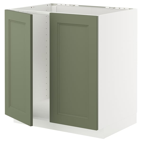 Une armoire METOD blanche avec des portes vertes. Il est élégant, rectangulaire et moderne, avec des portes gris-vert au design simple.