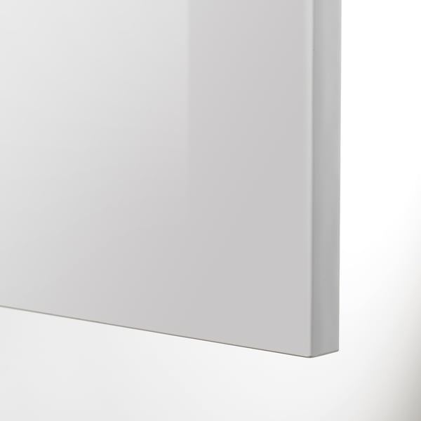 Gros plan sur le bord d’une armoire blanche, élégante et brillante. Design moderne, finition de haute qualité.