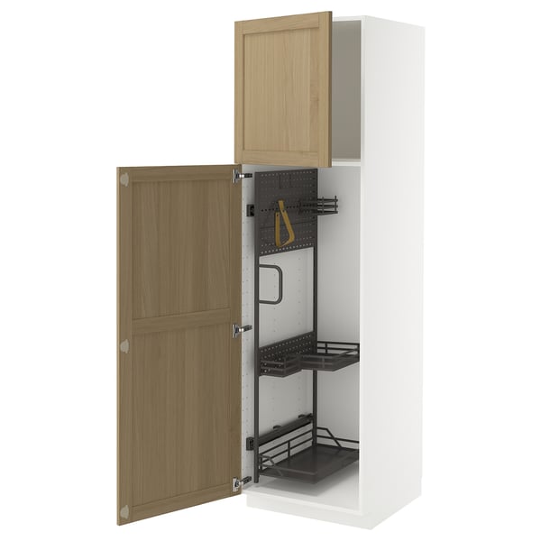Armoire de cuisine ouverte METOD avec portes en bois mettant en valeur le rangement interne. Étagères et organisateurs dans un cadre blanc.