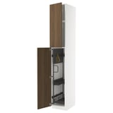 Armoire de cuisine METOD blanche avec portes en noyer, avec organisateurs coulissants.
