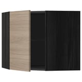 Une armoire de cuisine moderne en bois noir et clair du système ikeas METOD. Il s’agit d’un design bicolore avec une forme carrée élégante et des étagères réglables.