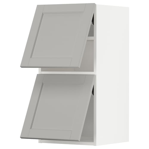Ensemble d’armoires de cuisine blanches avec bords biseautés et design moderne. Construction robuste, élégante et fonctionnelle.