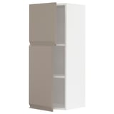Armoire murale METOD beige avec étagères grises, dotée de poignées élégantes et d’un design moderne.
