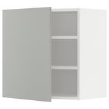 Armoire de cuisine moderne gris clair, murale, deux étagères, design simple.