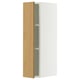 Une armoire murale METOD blanche avec une porte en chêne clair et une seule étagère à l’intérieur. L’armoire est rectangulaire et de conception moderne.