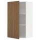 Armoire de cuisine METOD : blanche, ouverte, porte en noyer, étagères réglables.