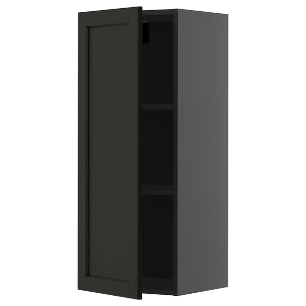 Armoire de cuisine murale noire, système METOD, forme rectangulaire, une porte ouverte, étagère réglable.
