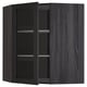 Une armoire d’angle de cuisine ikea METOD gris foncé avec trois étagères en verre et une porte réversible.