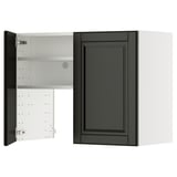 Cette image montre une armoire de cuisine METOD en noir avec un intérieur blanc. Il est doté d’une tablette réglable et est conçu avec des lignes modernes et élégantes.