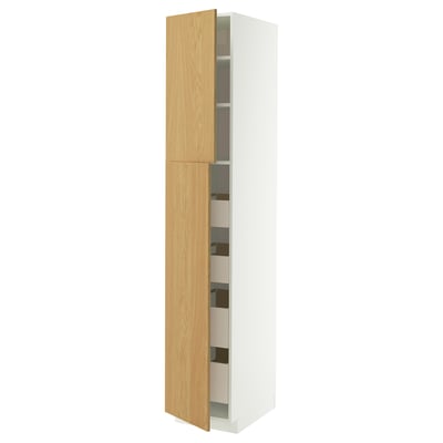 Une armoire de cuisine blanche moderne avec des portes en bois clair. Il dispose de plusieurs étagères et d’un tiroir.
