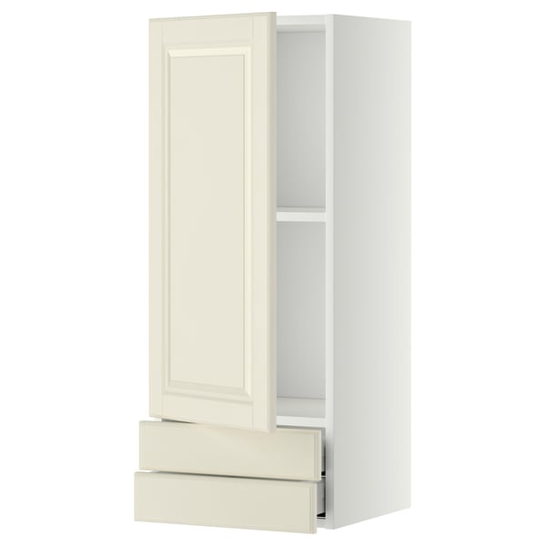 Une armoire de cuisine METOD blanc cassé avec une porte et deux tiroirs, avec des bords biseautés, un cadre robuste et une étagère à l’intérieur.