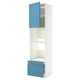 Une grande armoire blanche avec une porte et un tiroir bleus. Il dispose d’une étagère ouverte et offre un espace de rangement.