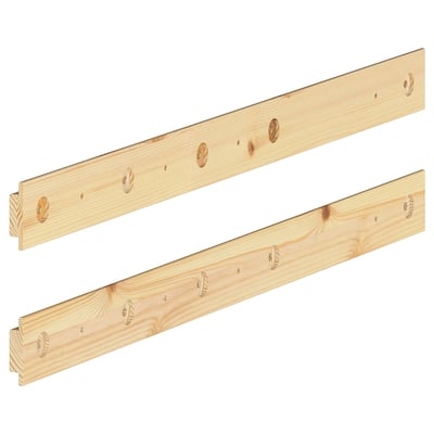 Deux planches de bois de couleur claire, l’une unie, l’autre avec des rainures, disposées en diagonale.