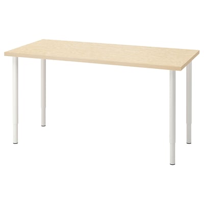 Un bureau MITTCIRKEL avec un plateau en bois clair et quatre pieds réglables blancs.