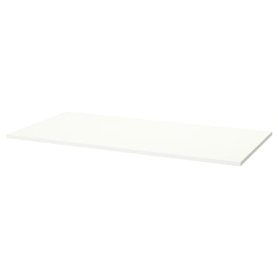 Une table de bureau MITTZON blanche. Son rectangulaire, fabriqué à partir de feuilles de mélamine et de panneaux de particules, est doté de surfaces durables et résistantes aux taches.