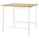 Une table de conférence haute MITTZON avec plateau en bois clair et pieds en métal blanc, conçue pour s’asseoir ou se tenir debout.