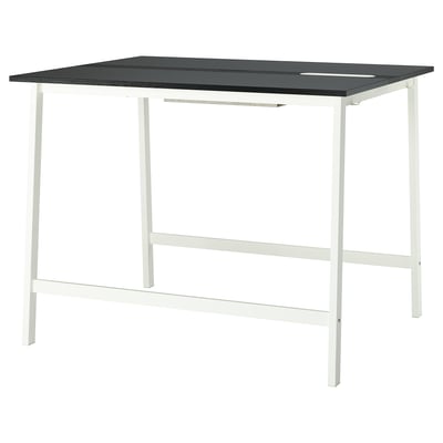 Une table de conférence rectangulaire noire et blanche avec un cadre en métal.