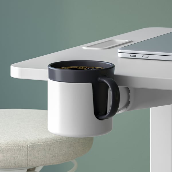 Table pour ordinateur portable réglable avec porte-tasse, adaptée pour s’asseoir ou se tenir debout.