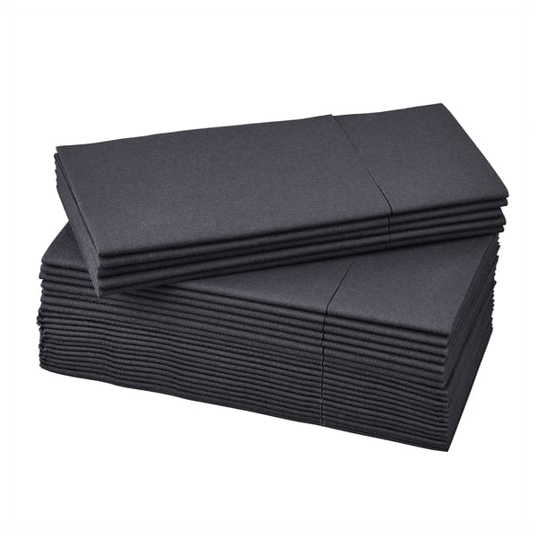 Pile de serviettes en papier rectangulaires noires avec une poche, soigneusement rangées.