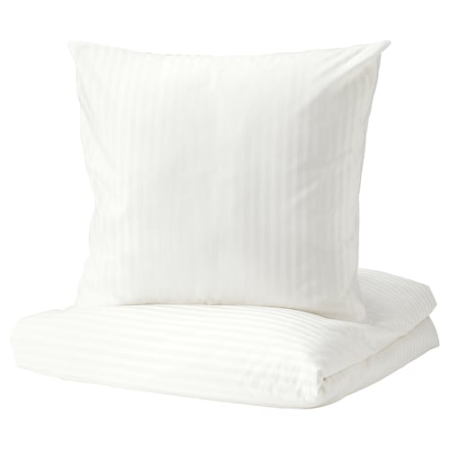 Deux taies d’oreiller NATTJASMIN blanches, rectangulaires à rayures subtiles, en coton et lyocell.