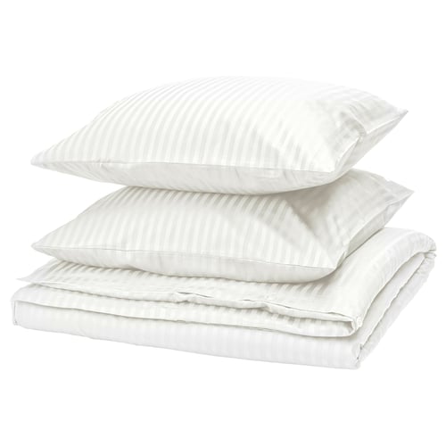 Ensemble de literie NATTJASMIN : blanc, satin rayé, coton/lyocell, empilement soigné.