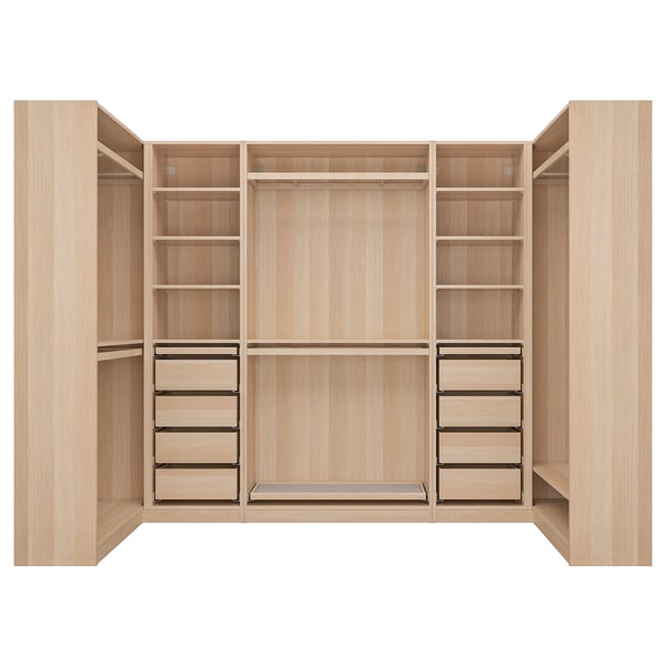 Une armoire PAX en bois clair avec des portes ouvertes, des étagères, des tiroirs et une tringle à vêtements.