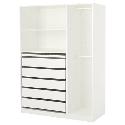 Armoire PAX blanche avec 5 tiroirs et 2 étagères. Design mince, idéal pour organiser les vêtements et les accessoires.