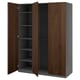Armoire PAX avec portes en bois brun foncé et étagères grises.