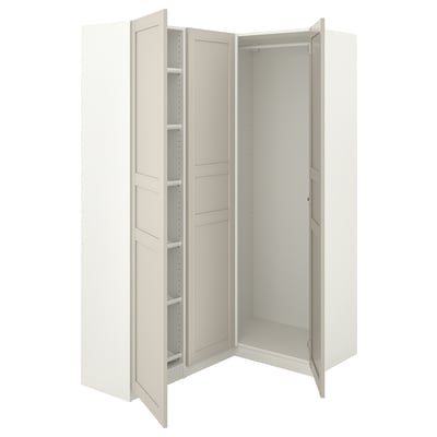 Une armoire PAX blanche ouverte avec des étagères et des compartiments.