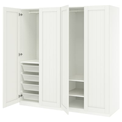Une armoire ikea PAX blanche ouverte avec des étagères et des tiroirs en filet.