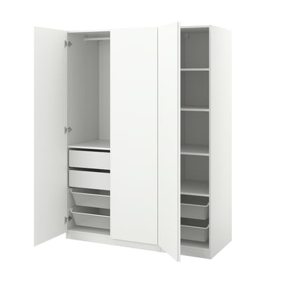 Armoire PAX blanche avec portes ouvertes, montrant des étagères et des compartiments de rangement, design moderne.
