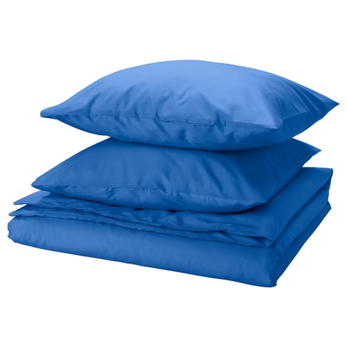 Parure de lit bleue : deux oreillers, couette pliée. Fermeture enveloppe en polyester/viscose recyclé lisse.