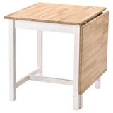 Une table à abattants en bois blanc et clair, idéale pour les petits espaces.