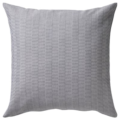 Un coussin carré nommé PLOMMONROS avec un motif à rayures bleu foncé et blanc cassé, en 100 % coton.