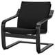 Un fauteuil POÄNG noir avec un cadre en bois élégant et incurvé et une assise et un dossier rembourrés.