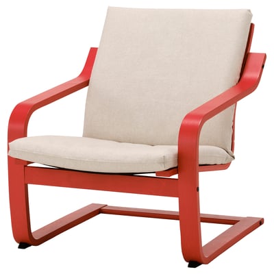 Chaise POÄNG rouge avec coussins beiges, design incurvé.