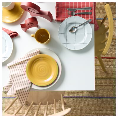 RAKLEV : tapis en jute naturel avec rayures et pompons en laine multicolores, rectangulaire.