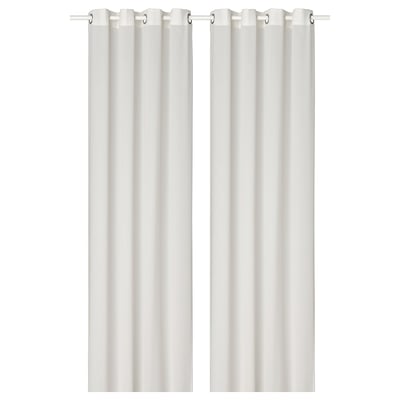 Deux rideaux transparents blanc comme neige avec motif d’œillets. Tissu moderne, élégant et transparent pour l’intimité et le filtre de lumière.
