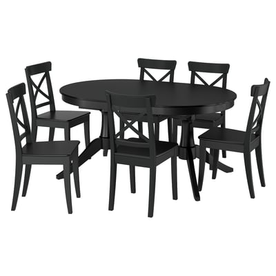 Set de salle à manger noir ROSENTORP : table ronde extensible, quatre chaises assorties. Bois massif, design moderne.