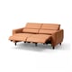 Canapé inclinable en cuir marron, design élégant, pieds en bois, fonction inclinable électrique.