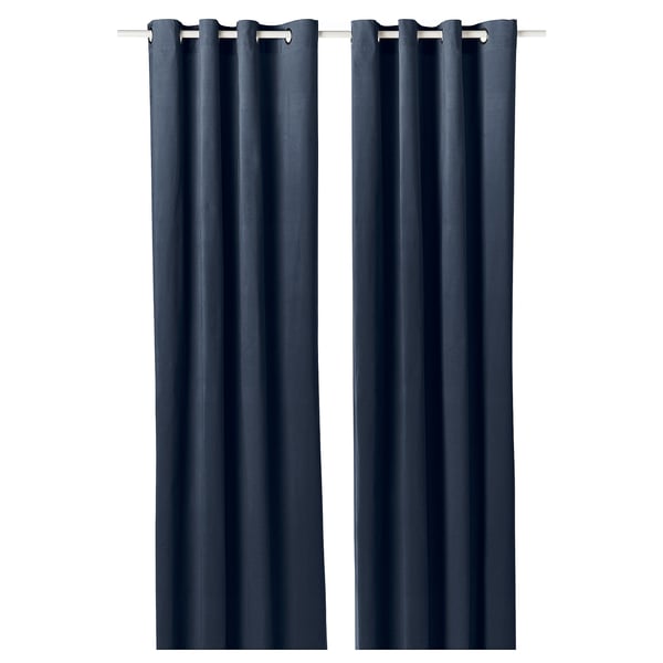 Rideaux en velours de coton bleu sain avec œillets pour un décor moderne.