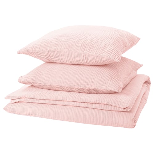Un ensemble de linge de lit rose clair comprenant une housse de couette et deux taies d’oreiller, soigneusement pliés, avec un motif texturé ondulé en coton biologique.